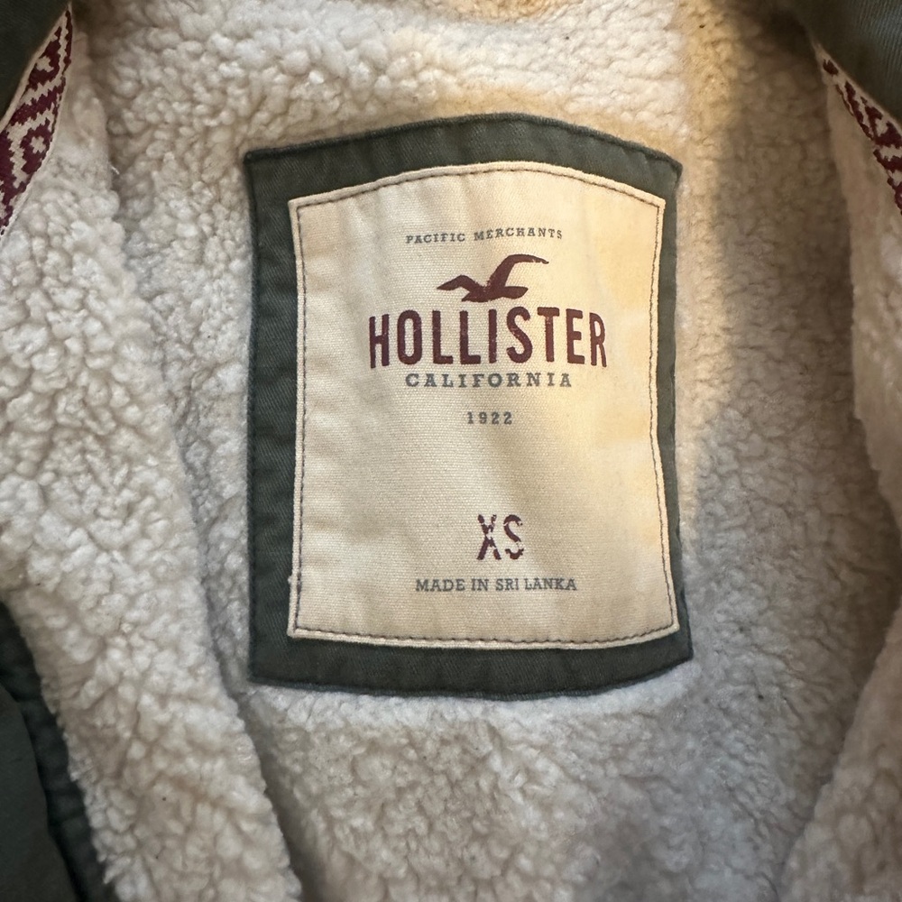 Hollister women’s XS jacket. It’s in great condition.
